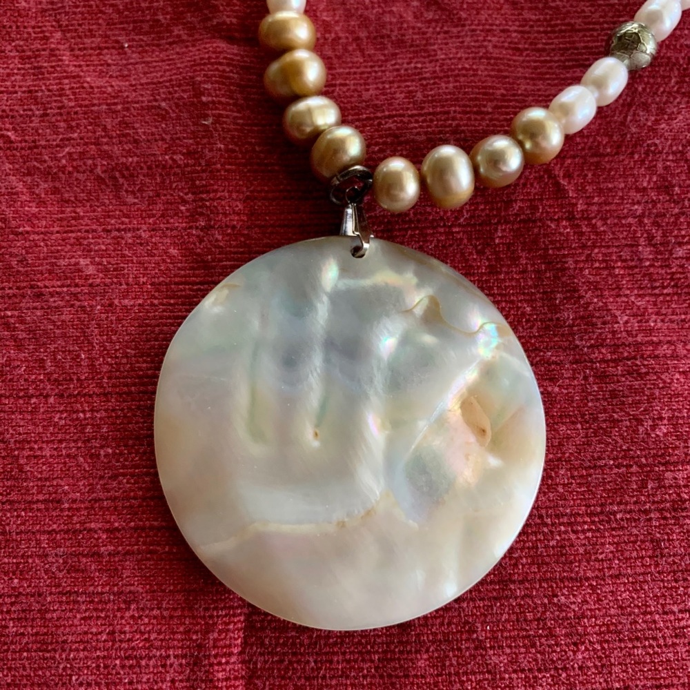 Artisan made freshwater pearl necklace - Picture 2 of 8